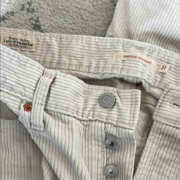 Levi’s rib cage straight ankle ivory corduroy pants - no stretch - Picture 2 of 8